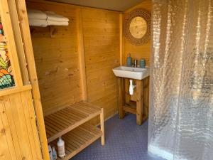 A bathroom at La Yurta de Gaia