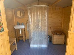 A bathroom at La Yurta de Gaia