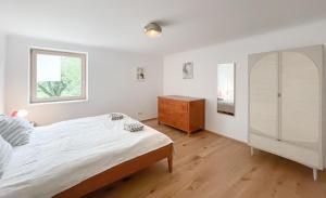 En eller flere senge i et værelse på Schöne Wohnung mit großem Garten in zentraler Lage