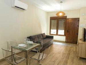 Televízia a/alebo spoločenská miestnosť v ubytovaní APARTAMENTOS ONNIGHT