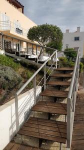 een trap naar een gebouw bij Gloria Maris Cabanas Gardens in Cabanas de Tavira