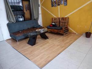 Posezení v ubytování El Costeñito Hostal
