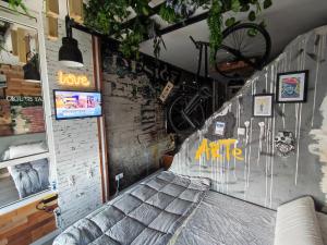 Część wypoczynkowa w obiekcie Saltillo Alto Gray Studio. Vistas al mar y piscina