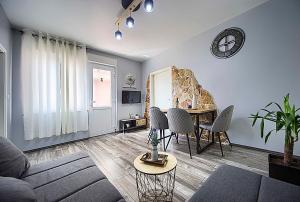 TV a/nebo společenská místnost v ubytování Apartment Korado
