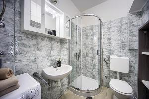 Koupelna v ubytování Apartment Korado + 31 fotografií