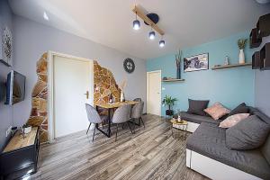TV a/nebo společenská místnost v ubytování Apartment Korado