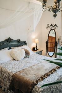 Кровать или кровати в номере Juniper Bay