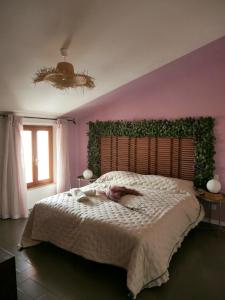 A bed or beds in a room at La Bella di Lajatico