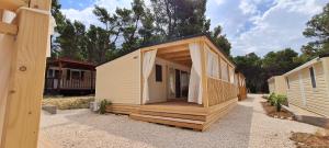 Fotografia z galérie ubytovania TAKE IT EASY Mobile Home, Camp Basko Polje #New2022 v destinácii Baška Voda + 34 fotografií