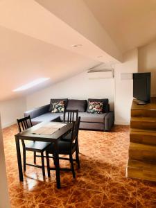 Χώρος καθιστικού στο APARTAMENTO TURISTICO ATICO LA TABERNA