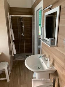 Koupelna v ubytování B&B Piano Romano -con parcheggio privato gratuito-