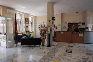 Lobby alebo recepcia v ubytovaní Foresteria Roma Esercito della Salvezza