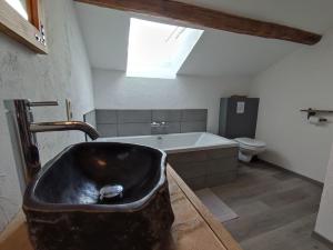 Koupelna v ubytování B&B Emmylou + 20 fotografií