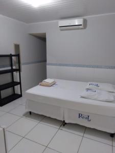 Postel nebo postele na pokoji v ubytování Hotel Real Jequie