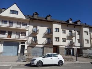 Budova, kde se apartmán nachází + 2 fotografie