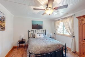 a bedroom with a bed with a ceiling fan at Oso Lodge Unit B in Yosemite West