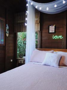 מיטה או מיטות בחדר ב-Cabana Encantos da Lagoa