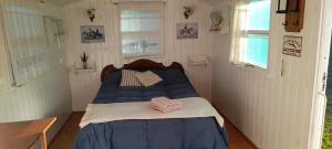 a small bedroom with a blue and white bed at Los furgones de Areco in San Antonio de Areco