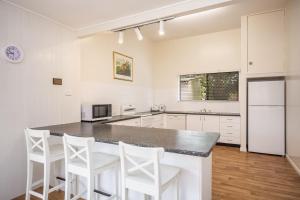 Η κουζίνα ή μικρή κουζίνα στο Clarence Court On The Beach - Spacious beach house +14 φωτογραφίες