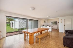 Η κουζίνα ή μικρή κουζίνα στο Clarence Court On The Beach - Spacious beach house