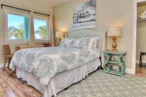 a bedroom with a bed and a window at Bungalow Beach Place 6 in Clearwater Beach