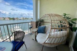 Balkón nebo terasa v ubytování Waterfront -3BR - 2Kings -Pool Balcony - Beach
