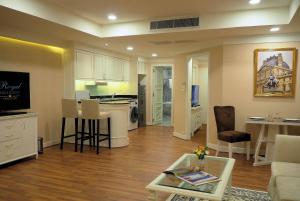 Kuchyň nebo kuchyňský kout v ubytování Kingston Suites Bangkok