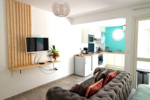 Kuchyň nebo kuchyňský kout v ubytování Nuage & Cocon, Jardin, Wifi et parking privé