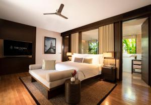 Ein Bett oder Betten in einem Zimmer der Unterkunft The Danna Langkawi - A Member of Small Luxury Hotels of the World