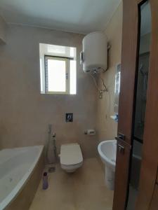 Ένα μπάνιο στο Near Mall Masr - Families only - 6 october - Luxury town house