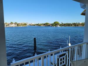 Kuvagallerian kuva majoituspaikasta WaterFront 4BR 3B,Intercoastal,Pool,5 min walk to beach-7, joka sijaitsee Fort Lauderdalessa