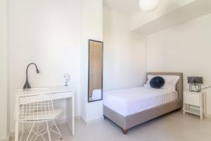 A bed or beds in a room at Trinity Seaside Family Maisonette