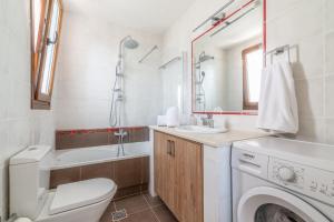 A bathroom at Trinity Seaside Family Maisonette