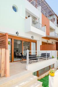 A balcony or terrace at Trinity Seaside Family Maisonette