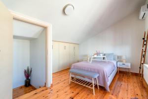 A bed or beds in a room at Trinity Seaside Family Maisonette