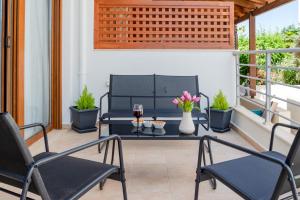 A balcony or terrace at Trinity Seaside Family Maisonette