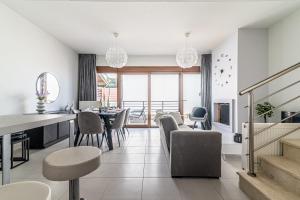 A seating area at Trinity Seaside Family Maisonette