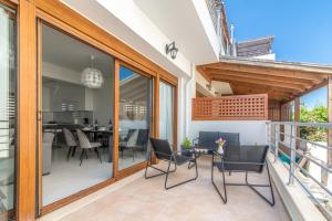 A balcony or terrace at Trinity Seaside Family Maisonette