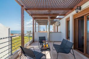 A balcony or terrace at Trinity Seaside Family Maisonette