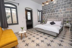 Afbeelding uit fotogalerij van Bazelet Apartments in Tiberias +94 foto's