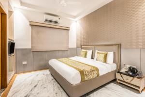 Postel nebo postele na pokoji v ubytování Hotel Star By Star Group- Near Delhi Airport