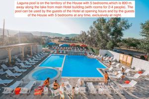 Bazén v ubytování Laguna Beach Club Bazaleti Lake nebo v jeho okolí