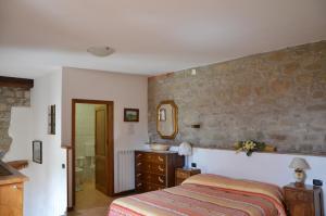 A bed or beds in a room at Agriturismo Podere Fiume
