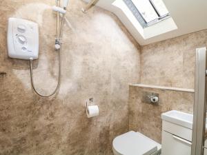 Et badeværelse på Church Cottage + 28 billeder