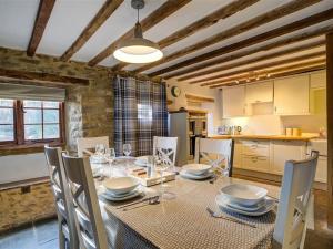 Kuchyň nebo kuchyňský kout v ubytování Hollytree Cottage + 21 fotografií
