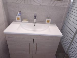 Et badeværelse på Andreas Apartment + 27 billeder