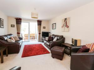 Χώρος καθιστικού στο Flintstone Cottage