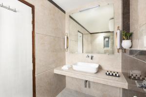 Koupelna v ubytování Hotel Star By Star Group- Near Delhi Airport
