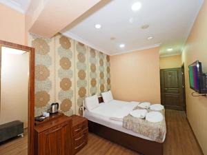 Postel nebo postele na pokoji v ubytování RENOVA hOTEL FATİH