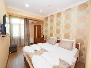 Postel nebo postele na pokoji v ubytování RENOVA hOTEL FATİH